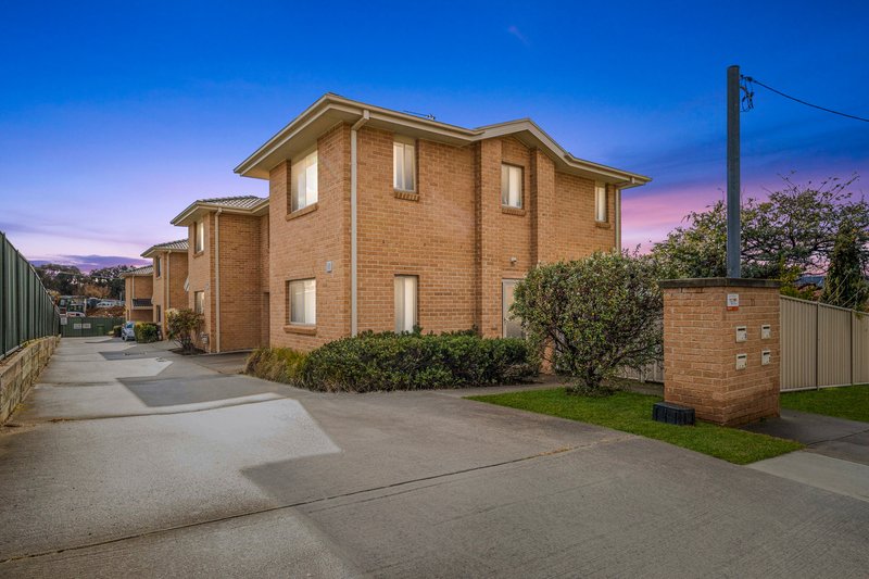 2/11 Adams Street, Queanbeyan West NSW 2620