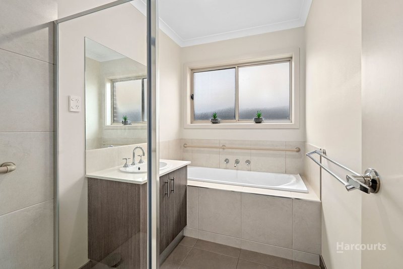 Photo - 2/11 Alder Crescent, Bell Park VIC 3215 - Image 4