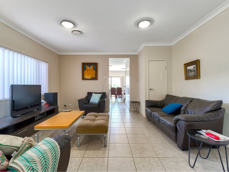 Photo - 2/11 Alice Street, Kedron QLD 4031 - Image 5