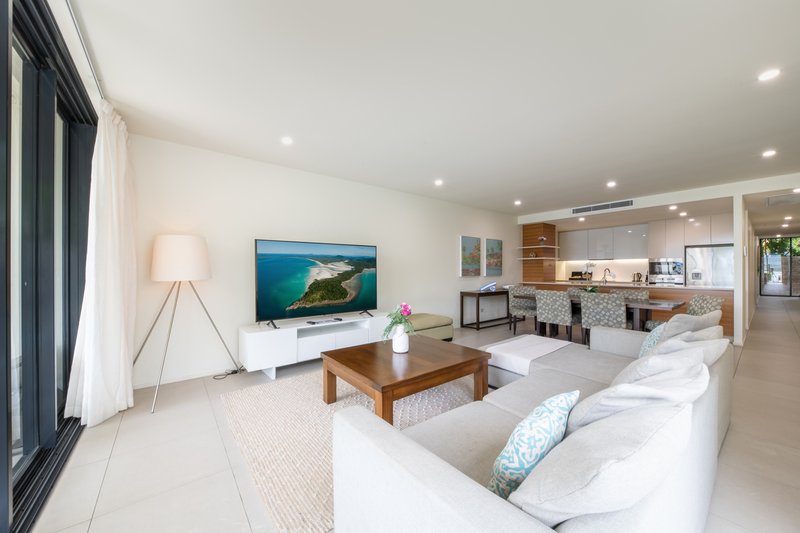 Photo - 2/11 Altmann Avenue, Cannonvale QLD 4802 - Image 11