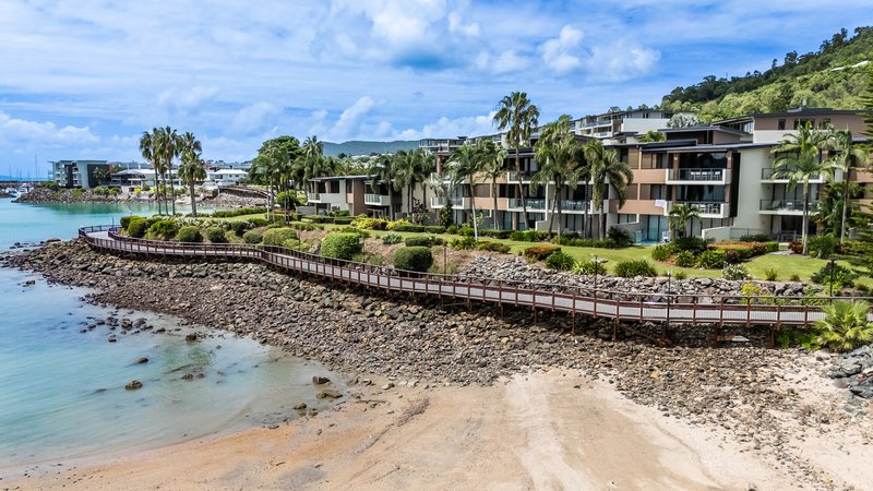 Photo - 2/11 Altmann Avenue, Cannonvale QLD 4802 - Image 21