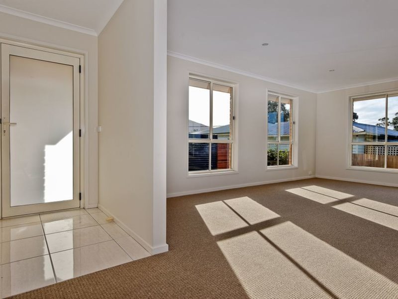 Photo - 2/11 Amaroo Road, Austins Ferry TAS 7011 - Image 7