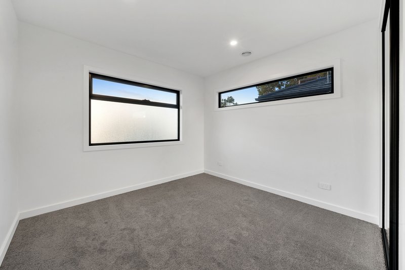 Photo - 2/11 Ambleside Crescent, Berwick VIC 3806 - Image 15