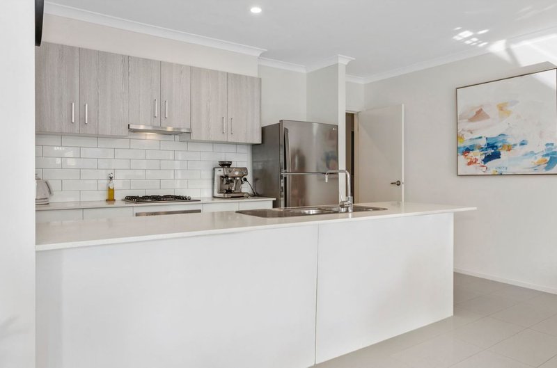 Photo - 2/11 Ashbourne Street, Herne Hill VIC 3218 - Image 5