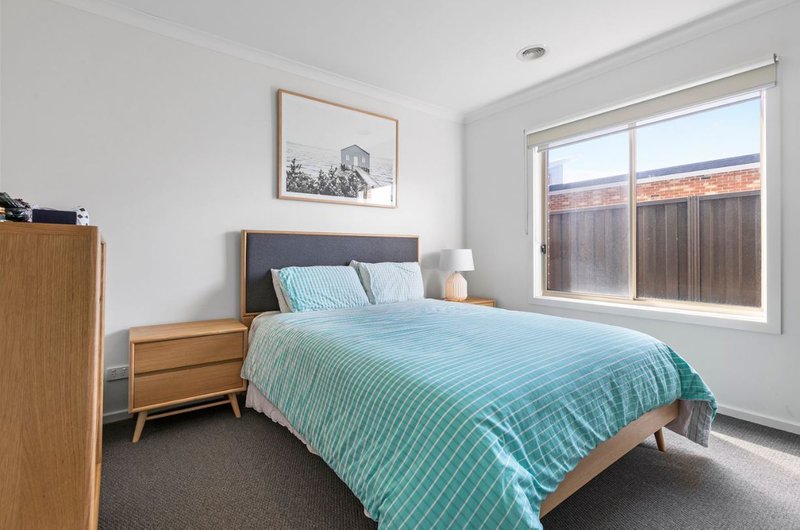 Photo - 2/11 Ashbourne Street, Herne Hill VIC 3218 - Image 7