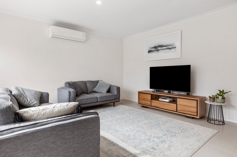 Photo - 2/11 Ashbourne Street, Herne Hill VIC 3218 - Image 5