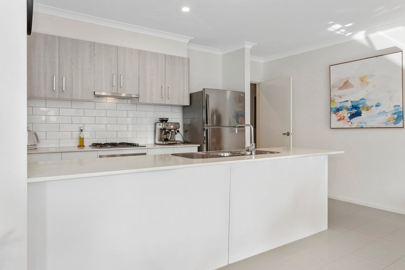 Photo - 2/11 Ashbourne Street, Herne Hill VIC 3218 - Image 7