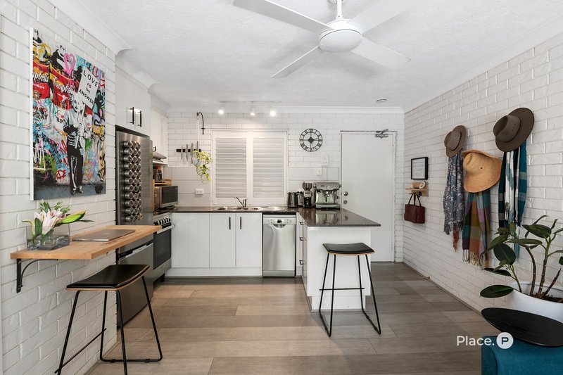 Photo - 2/11 Baragoola Street, Coorparoo QLD 4151 - Image 4