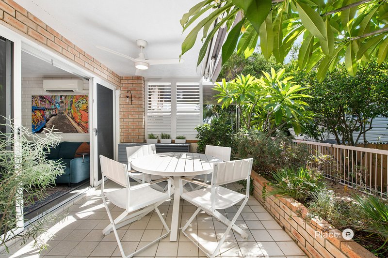 Photo - 2/11 Baragoola Street, Coorparoo QLD 4151 - Image 10