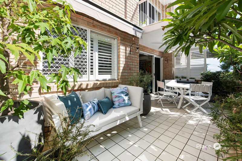 Photo - 2/11 Baragoola Street, Coorparoo QLD 4151 - Image 12