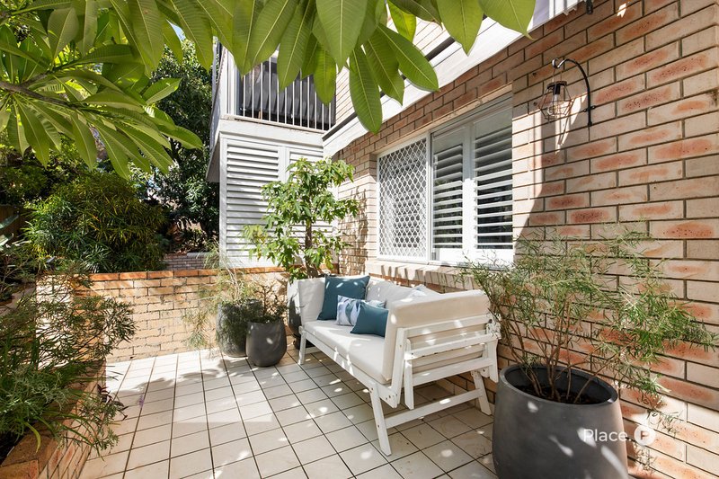Photo - 2/11 Baragoola Street, Coorparoo QLD 4151 - Image 13