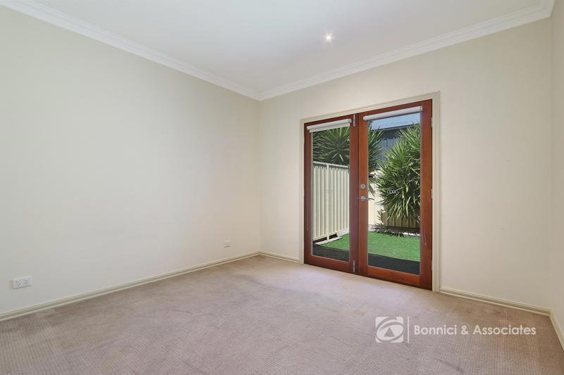 Photo - 2/11 Batt Avenue, Wodonga VIC 3690 - Image 8