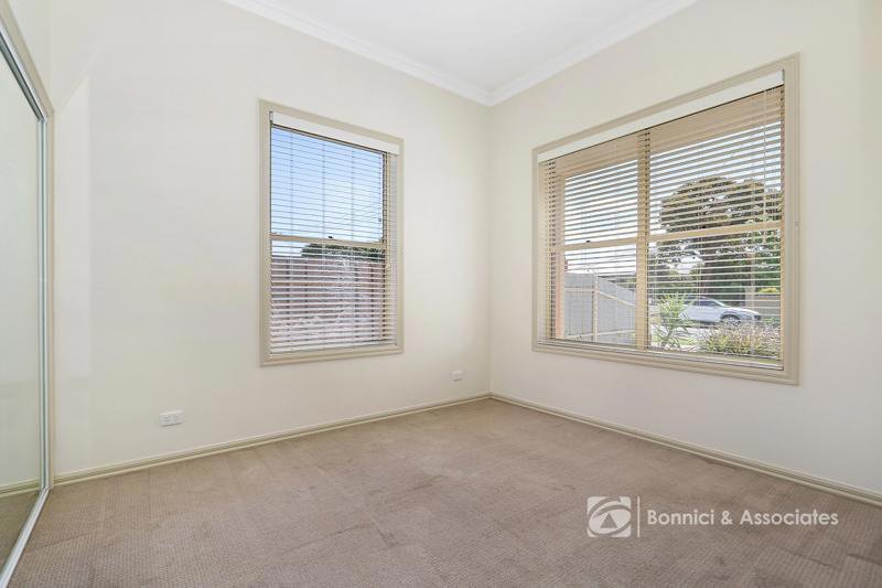 Photo - 2/11 Batt Avenue, Wodonga VIC 3690 - Image 10