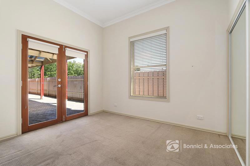 Photo - 2/11 Batt Avenue, Wodonga VIC 3690 - Image 11