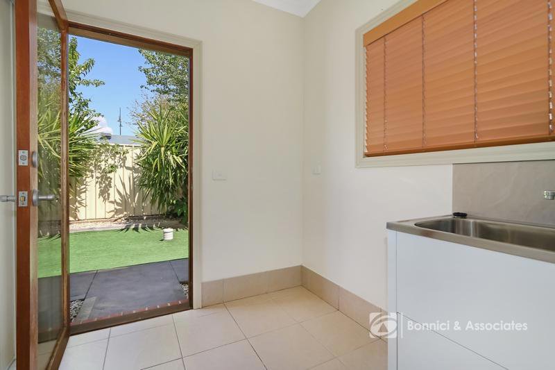 Photo - 2/11 Batt Avenue, Wodonga VIC 3690 - Image 13