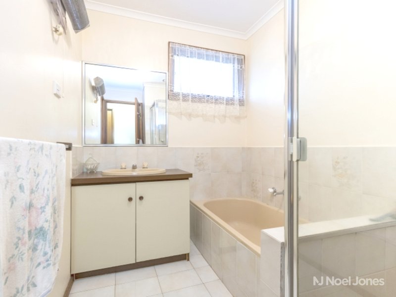 Photo - 2/11 Beverley Street, Doncaster East VIC 3109 - Image 3