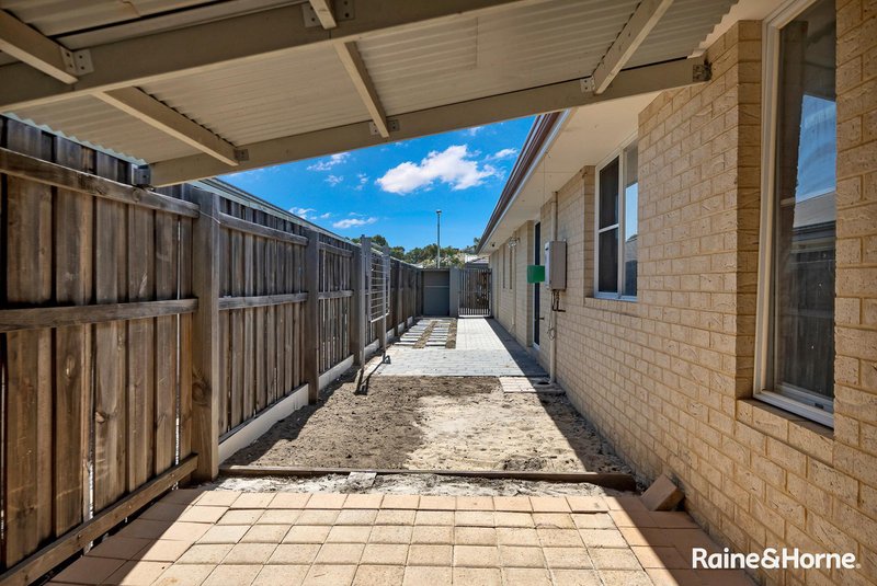 Photo - 2/11 Castlefern Street, Ellenbrook WA 6069 - Image 25