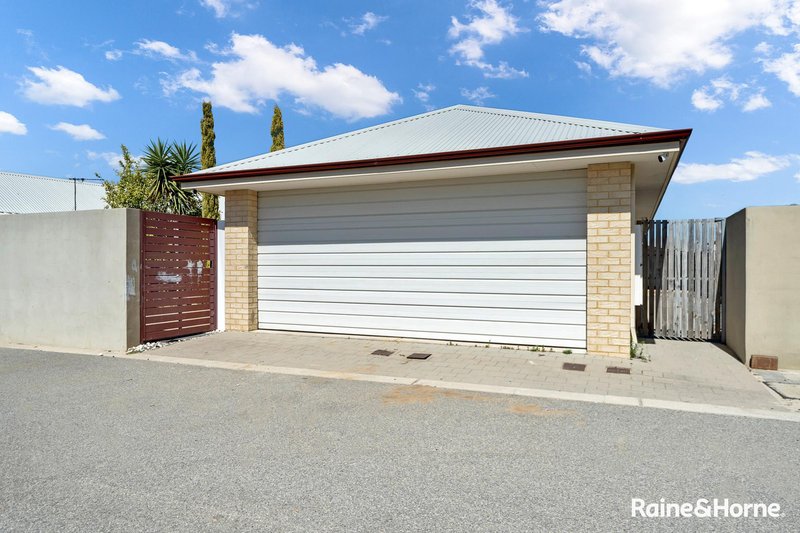 Photo - 2/11 Castlefern Street, Ellenbrook WA 6069 - Image 27