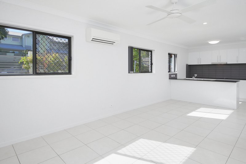 Photo - 2/11 Clausen Street, Mount Gravatt East QLD 4122 - Image 4