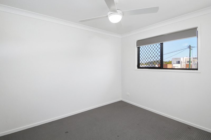 Photo - 2/11 Clausen Street, Mount Gravatt East QLD 4122 - Image 8