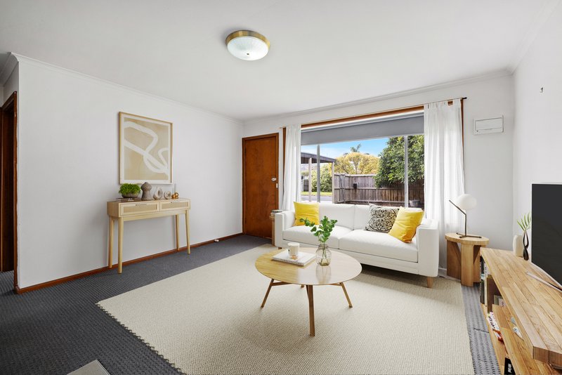 Photo - 2/11 Crown Avenue, Mordialloc VIC 3195 - Image 3