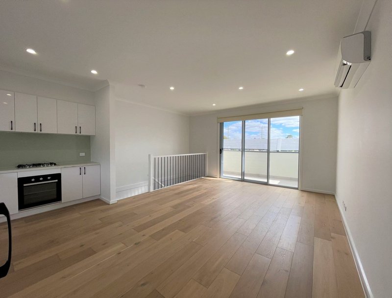 Photo - 2/11 Edith Street, Preston VIC 3072 - Image 2