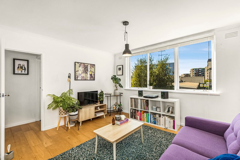 2/11 Egginton Street, Brunswick West VIC 3055