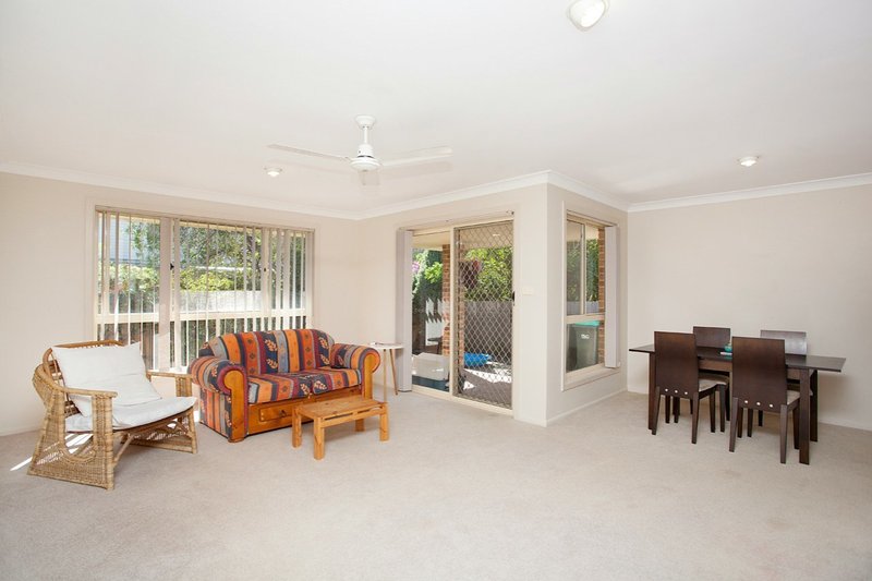 Photo - 2/11 Farleigh Street, Old Bar NSW 2430 - Image 4