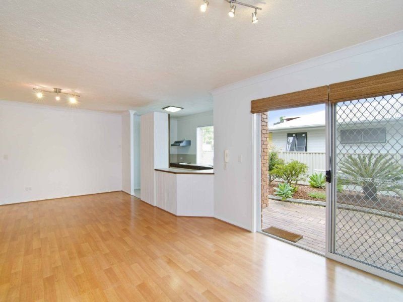 Photo - 2/11 Fourteenth Avenue, Palm Beach QLD 4221 - Image 2