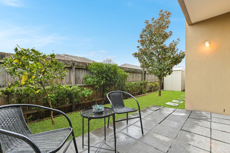 Photo - 2/11 Gnarwyn Road, Carnegie VIC 3163 - Image 12