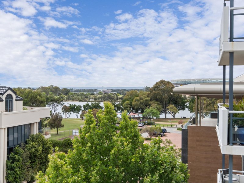 Photo - 21/1 Henry Lawson Walk, East Perth WA 6004 - Image 14