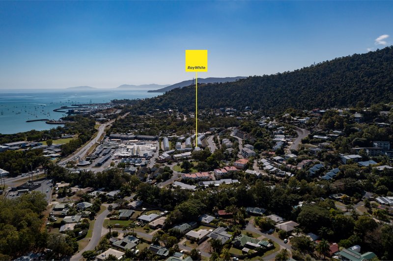 Photo - 2/11 Island Drive, Cannonvale QLD 4802 - Image 15