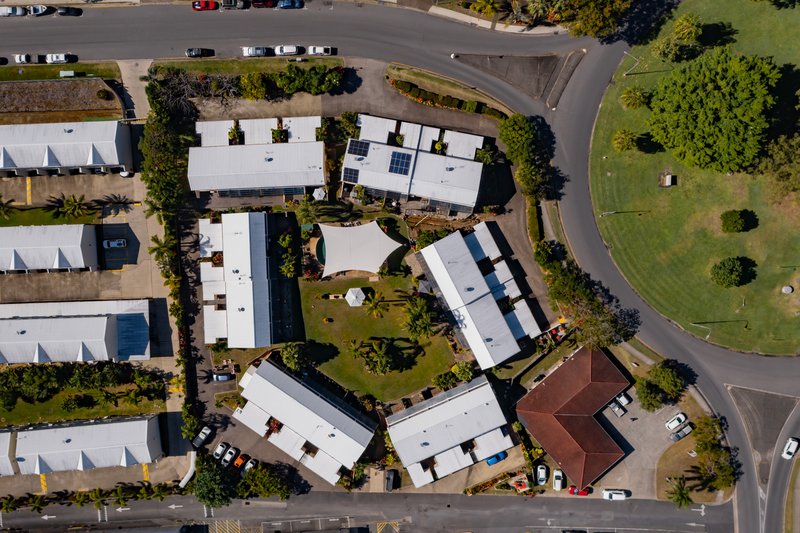 Photo - 2/11 Island Drive, Cannonvale QLD 4802 - Image 17