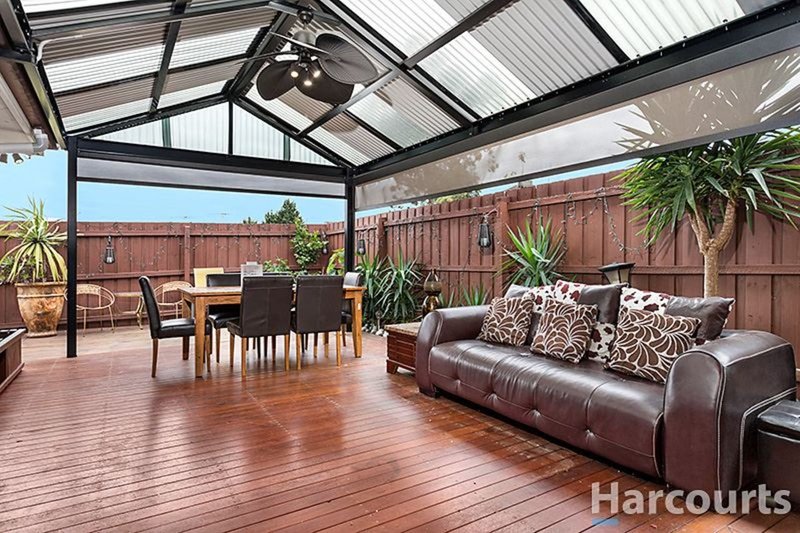 Photo - 2/11 Kinnoull Grove, Glen Waverley VIC 3150 - Image 2