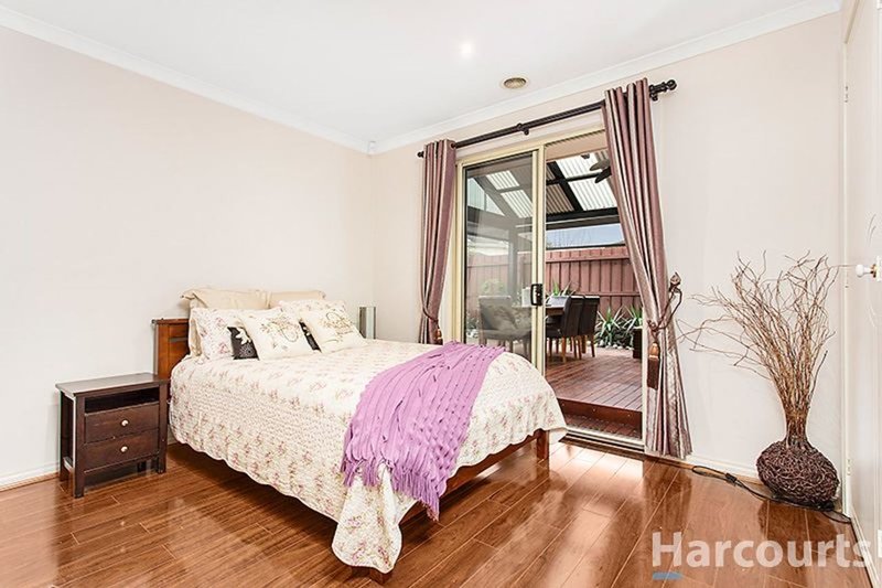 Photo - 2/11 Kinnoull Grove, Glen Waverley VIC 3150 - Image 6