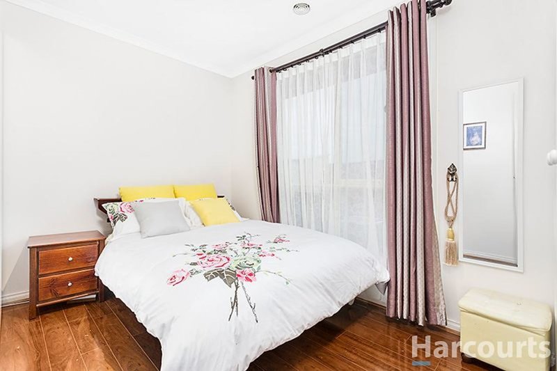 Photo - 2/11 Kinnoull Grove, Glen Waverley VIC 3150 - Image 8