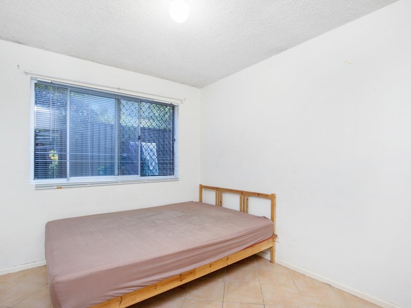 Photo - 2/11 Leonard Avenue, Surfers Paradise QLD 4217 - Image 3