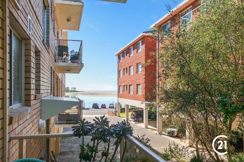 Photo - 2/11 Marine Parade, The Entrance NSW 2261 - Image 2