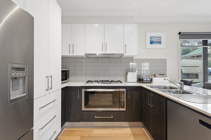 Photo - 2/11 Maroondah Highway, Lilydale VIC 3140 - Image 2