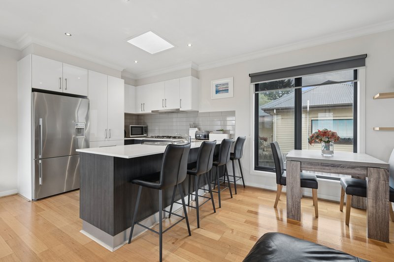 Photo - 2/11 Maroondah Highway, Lilydale VIC 3140 - Image 3