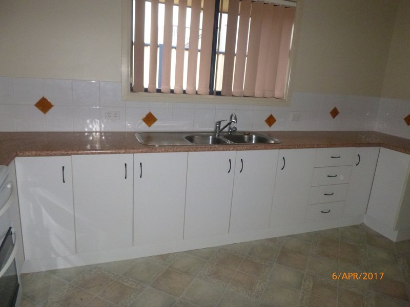 Photo - 2/11 Martin Place, Kingaroy QLD 4610 - Image 3
