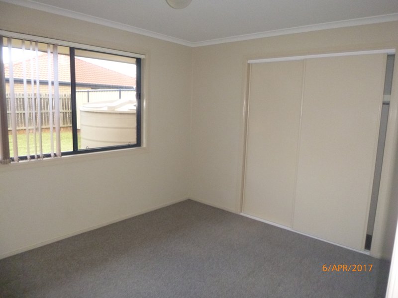 Photo - 2/11 Martin Place, Kingaroy QLD 4610 - Image 4