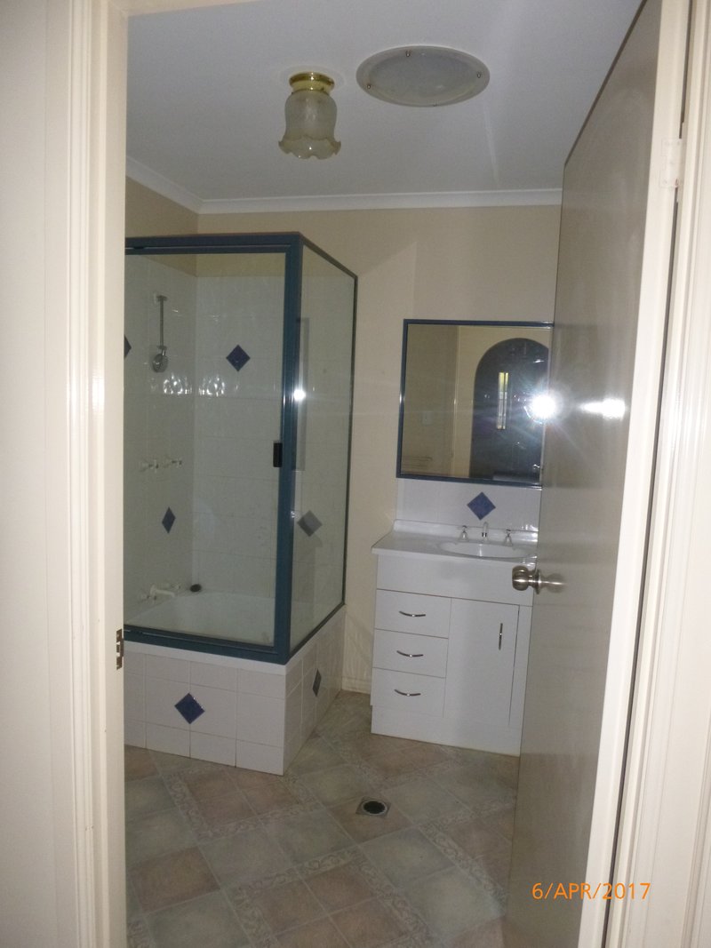 Photo - 2/11 Martin Place, Kingaroy QLD 4610 - Image 6