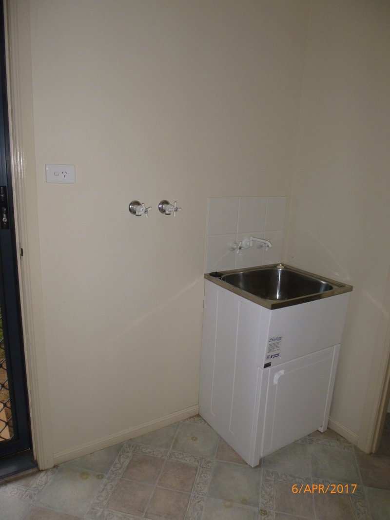 Photo - 2/11 Martin Place, Kingaroy QLD 4610 - Image 7