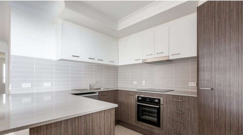 Photo - 2/11 Mcinnes Crescent, Glenvale QLD 4350 - Image 3