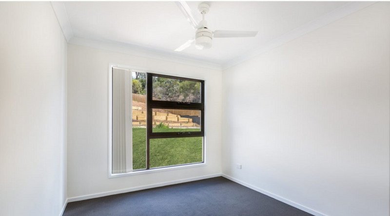 Photo - 2/11 Mcinnes Crescent, Glenvale QLD 4350 - Image 5