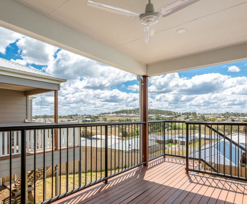 Photo - 2/11 Mcinnes Crescent, Glenvale QLD 4350 - Image 7