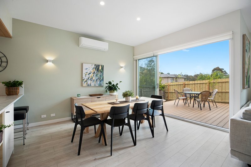 Photo - 2/11 Meryl Street, Doncaster East VIC 3109 - Image 6