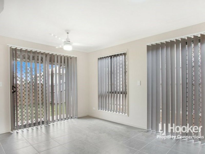 Photo - 2/11 Mistral Crescent, Griffin QLD 4503 - Image 3