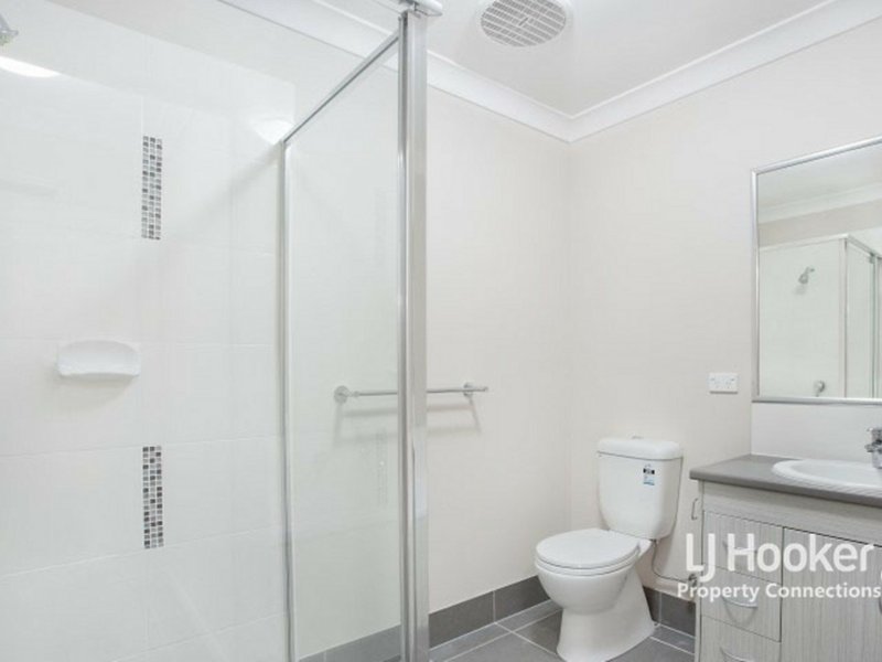 Photo - 2/11 Mistral Crescent, Griffin QLD 4503 - Image 4